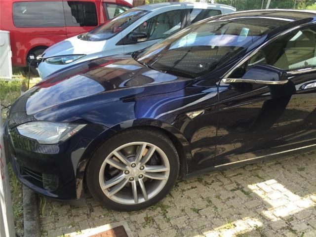 Vendo Auto Tesla Usata