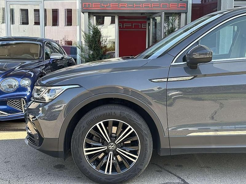 Gebraucht VW Tiguan R-line 200 PS (147 kW) 2022 Delfingrau SUV