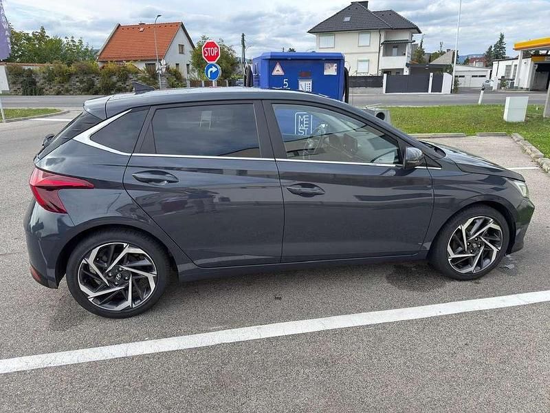 Gebraucht Hyundai i20 Trend 101 PS (74 kW) 2021 Grau Kleinwagen