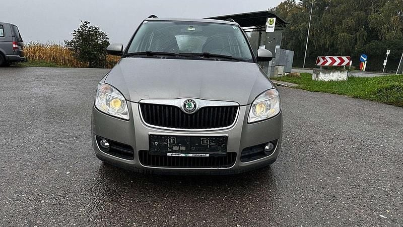Braun Gebraucht 2009 Skoda Fabia Ambiente Kleinwagen | € 1.490 (Fairer Preis) - Bild 1/4