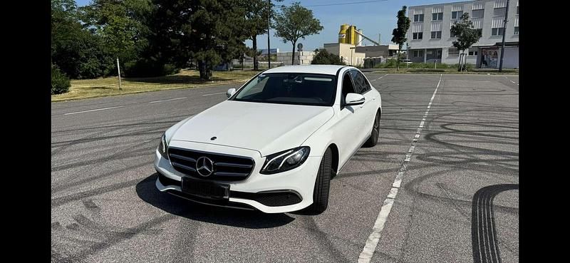Gebraucht Mercedes E220 Avantgarde 194 PS (142 kW) 2018 Limousine