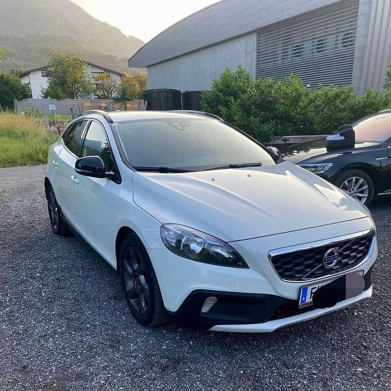 Gebraucht Volvo V40 CC Kinetic 114 PS (83 kW) 2014 Weiß Kombi