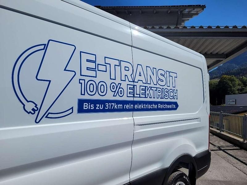 Gebraucht Ford E-Transit Trend 135 kW (184 PS) 2022 Weiß Van
