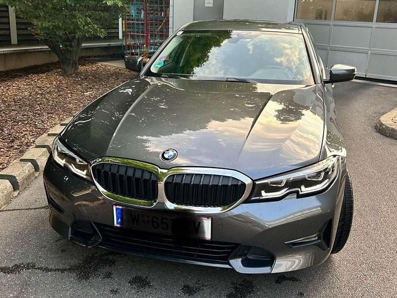 Grau Gebraucht 2020 BMW 320 Sport Line Limousine | € 35.000 (Fairer Preis) - Bild 1/4