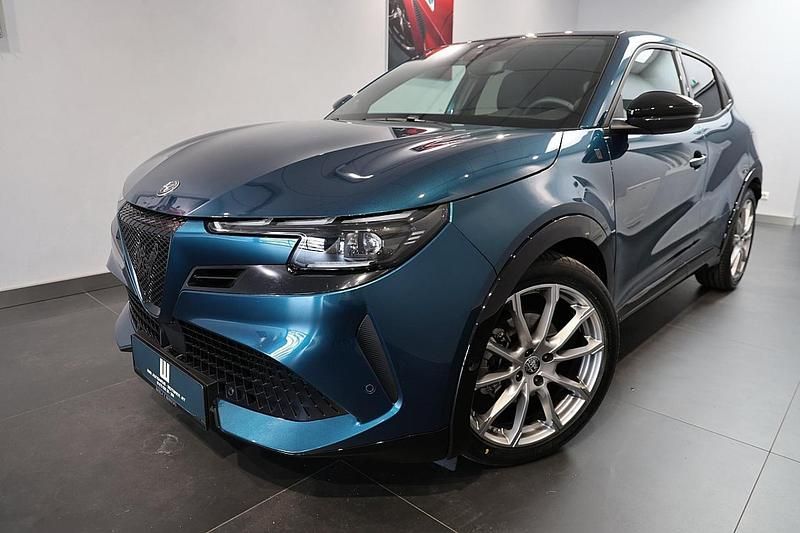 Blau Gebraucht 2024 Alfa Romeo GT Junior SUV | € 32.940 (Fairer Preis) - Bild 1/4