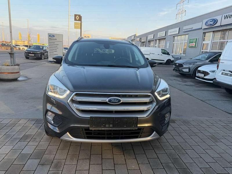 Gebraucht Ford Kuga Titanium 120 PS (88 kW) 2018 Grau SUV