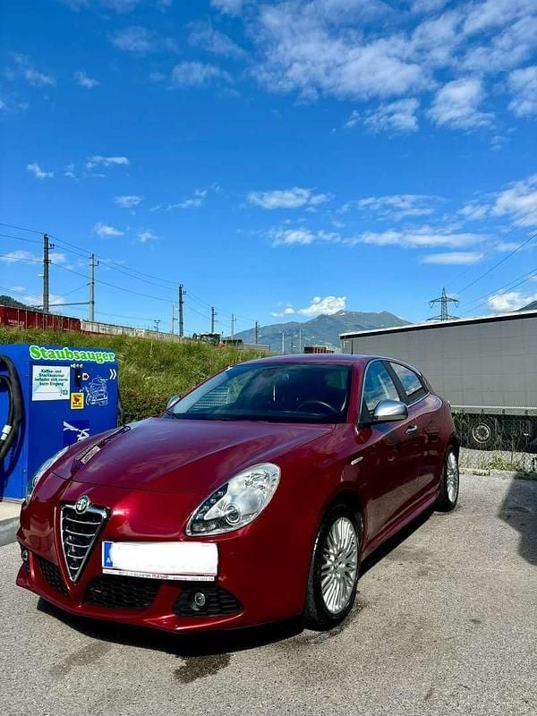 Gebraucht 2012 Alfa Romeo Giulietta Distinctive Kleinwagen | € 5.500 - Bild 1/4
