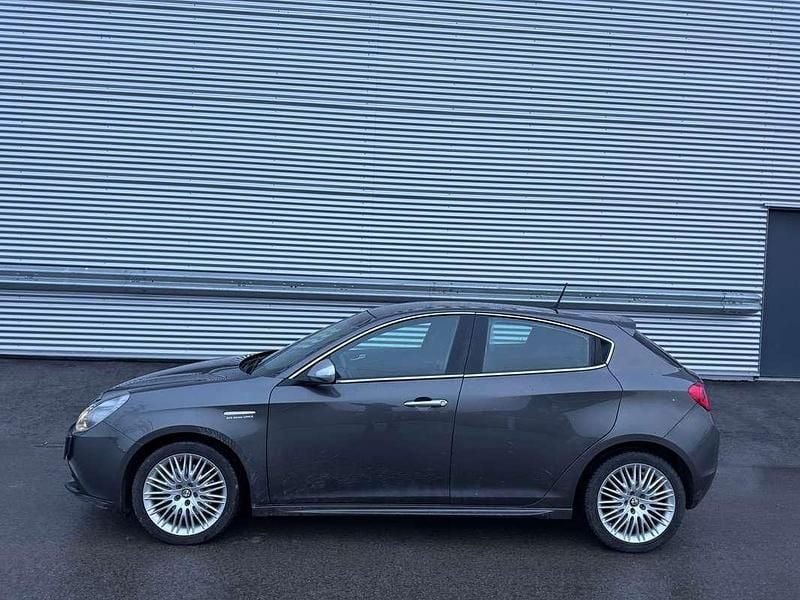 Gebraucht Alfa Romeo Giulietta Distinctive 170 PS (125 kW) 2011 Grau Kleinwagen