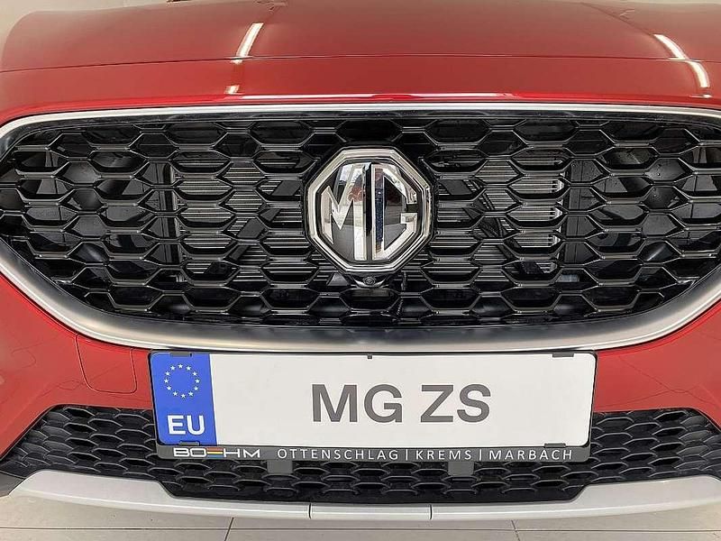 Neu MG ZS Luxury 106 PS (77 kW) 2025 Rot Limousine