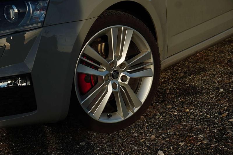 Gebraucht Skoda Octavia RS 184 PS (135 kW) 2017 Grau Kombi