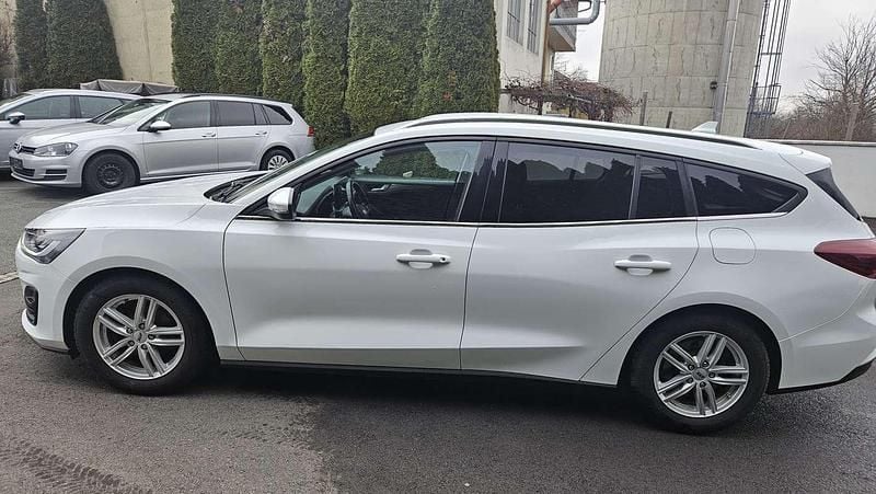 Gebraucht Ford Focus Titanium 120 PS (88 kW) 2022 Weiß Kombi