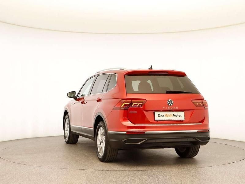 Gebraucht VW Tiguan Allspace Life 150 PS (110 kW) 2022 Mittelrot  metallic SUV