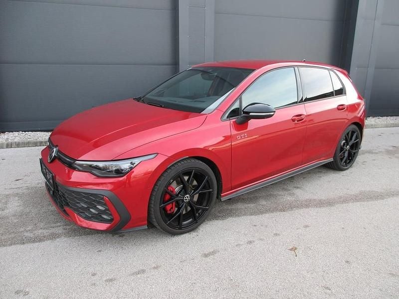 Gebraucht VW Golf VIII GTI 265 PS (194 kW) 2025 Mittelrot  metallic