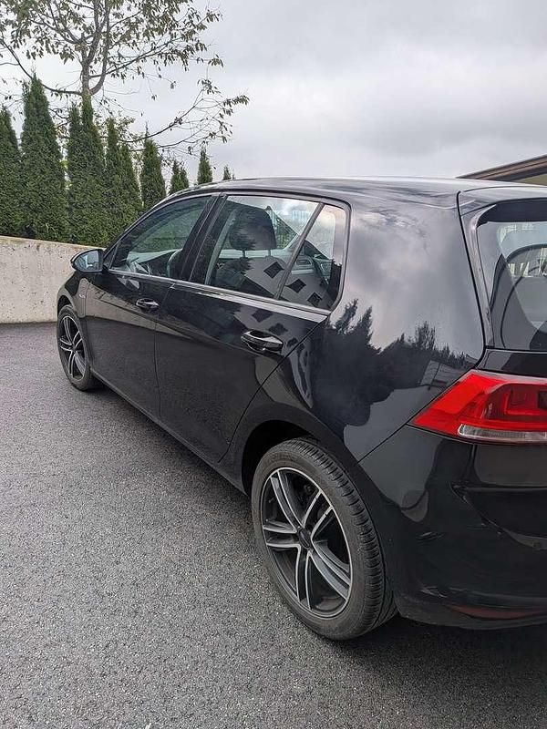 Gebraucht VW Golf VII 90 PS (66 kW) 2016 Schwarz Limousine