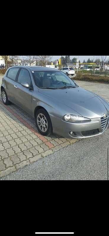 Gebraucht 2005 Alfa Romeo 147 Distinctive Kleinwagen | € 2.300 - Bild 1/4