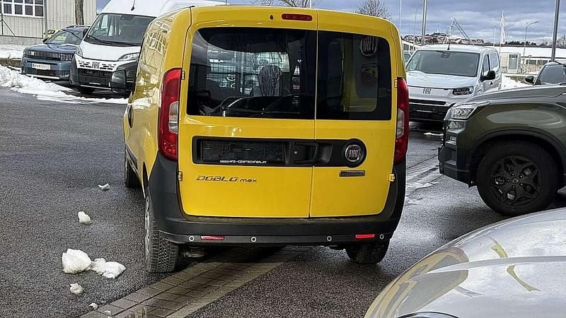 Gebraucht Fiat Doblò 95 PS (69 kW) 2018 Gelb Van / Kleinbus