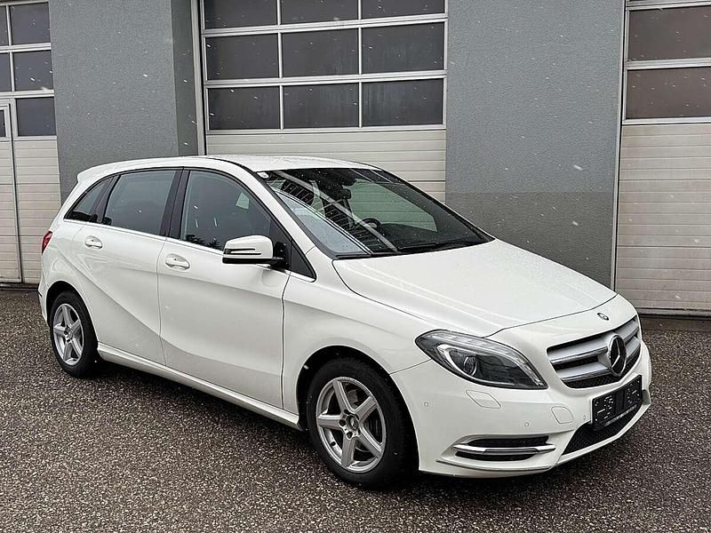 Gebraucht Mercedes B200 Edition 136 PS (100 kW) 2013 Weiß Van / Kleinbus