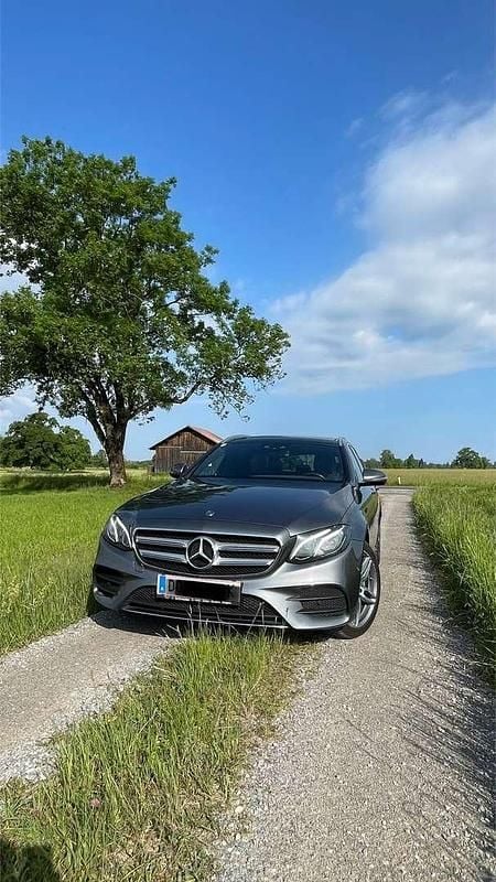 Grau Gebraucht 2017 Mercedes E220 Kombi | € 20.900 (Fairer Preis) - Bild 1/4