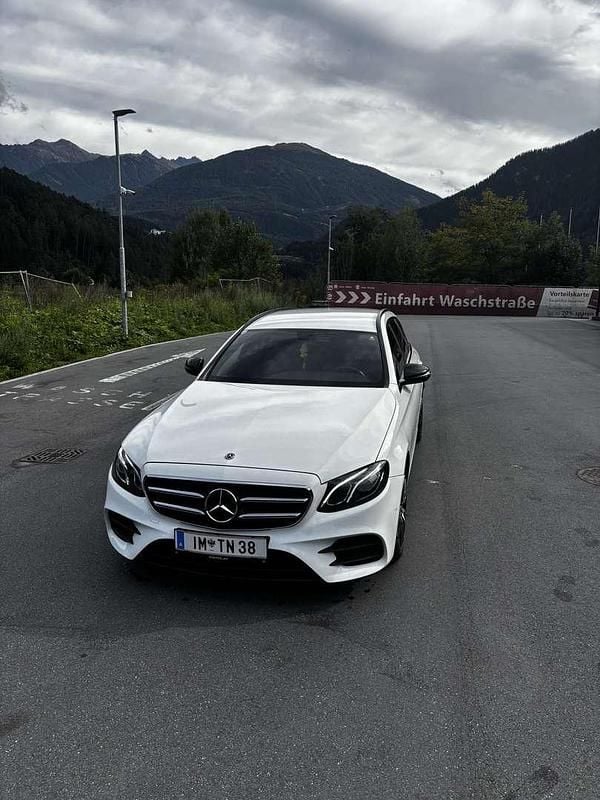 Gebraucht 2018 Mercedes E220 AMG line Kombi | € 23.999 (Fairer Preis) - Bild 1/4