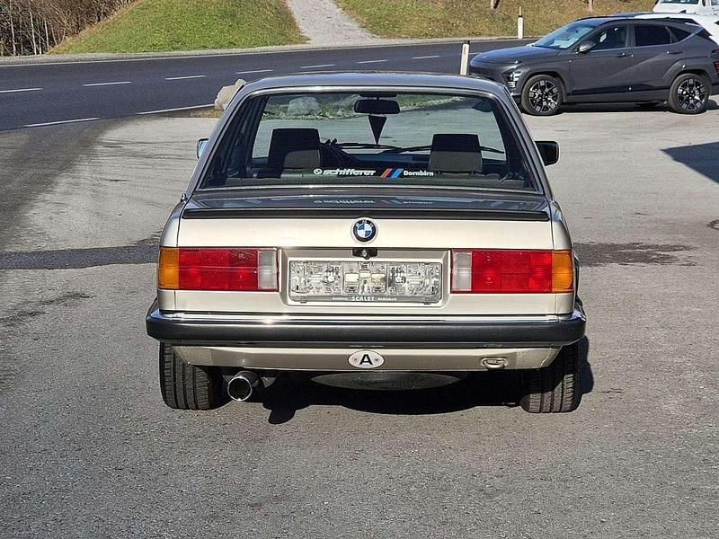 Gebraucht BMW 323 139 PS (102 kW) 1985 Beige Limousine