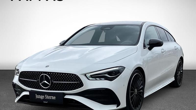 Weiß Gebraucht 2024 Mercedes CLA200 Shooting Brake AMG line Kombi | € 42.900 (Teuer) - Bild 1/4