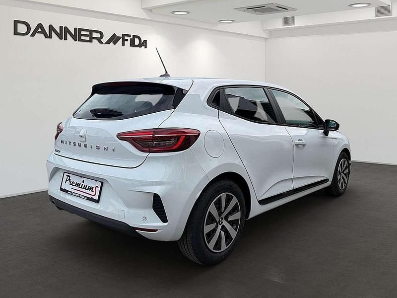 Gebraucht Mitsubishi Colt Invite 67 PS (49 kW) 2024 Weiß Limousine