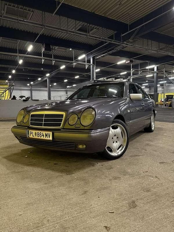 Gebraucht 1998 Mercedes E300 Avantgarde Limousine | € 14.800 - Bild 1/4