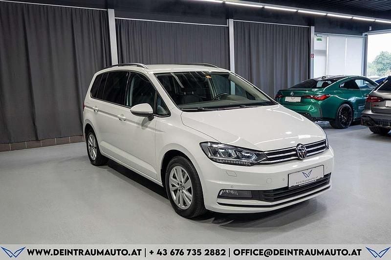 Gebraucht VW Touran Comfortline 116 PS (85 kW) 2020 Weiß Van / Kleinbus