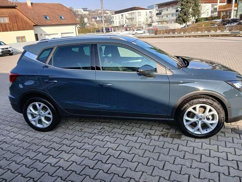 Neu Seat Arona FR 116 PS (85 kW) 2025 Dunkelblau  normal SUV