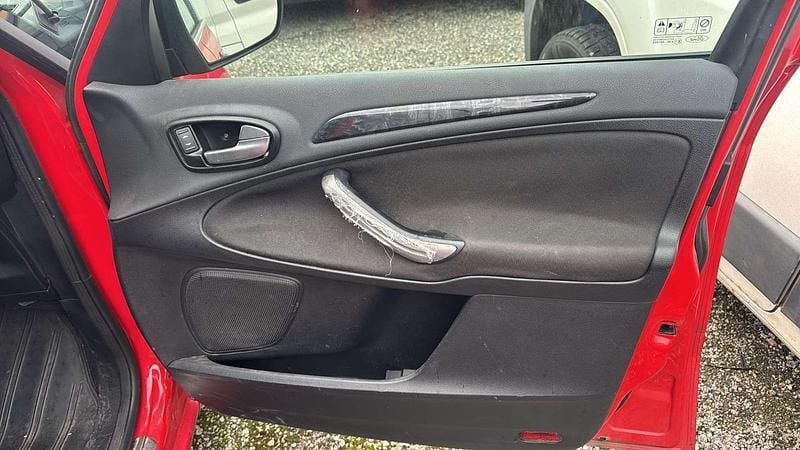 Gebraucht Ford Galaxy Ghia 140 PS (102 kW) 2011 Rot Van / Kleinbus