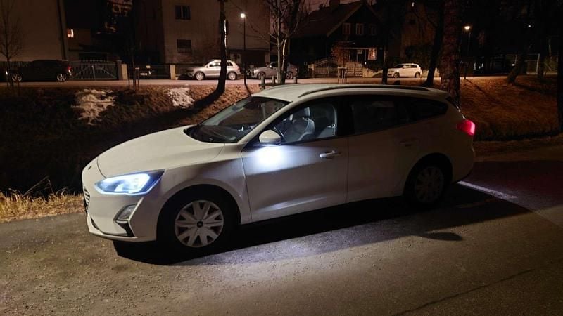 Gebraucht Ford Focus Cool & Connect 125 PS (91 kW) 2021 Weiß Kombi