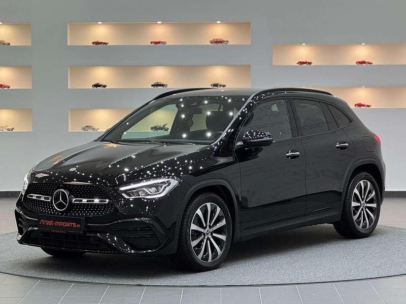 Schwarz Gebraucht 2023 Mercedes GLA200 AMG line SUV | € 41.900 (Fairer Preis) - Bild 1/4