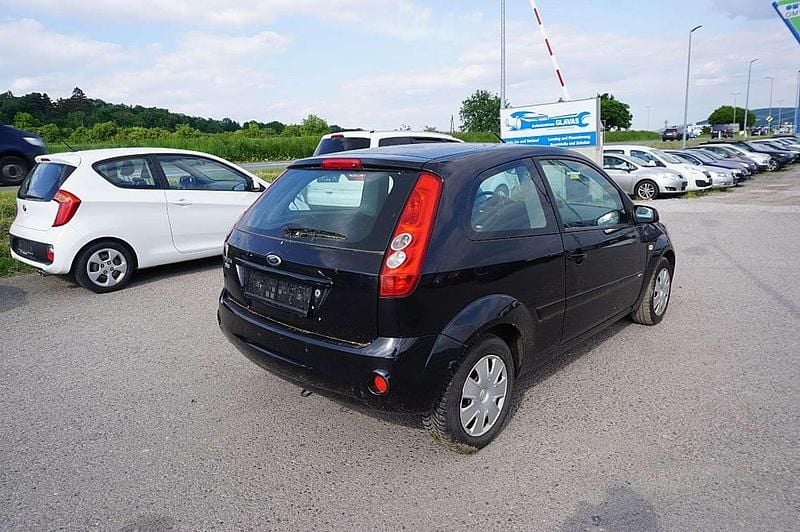Gebraucht Ford Fiesta Ambiente 75 PS (55 kW) 2008 Schwarz Kleinwagen
