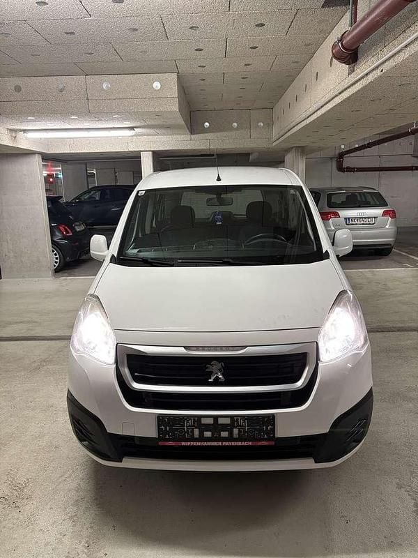 Gebraucht Peugeot TePee Active 98 PS (72 kW) 2016 Weiß Kombi