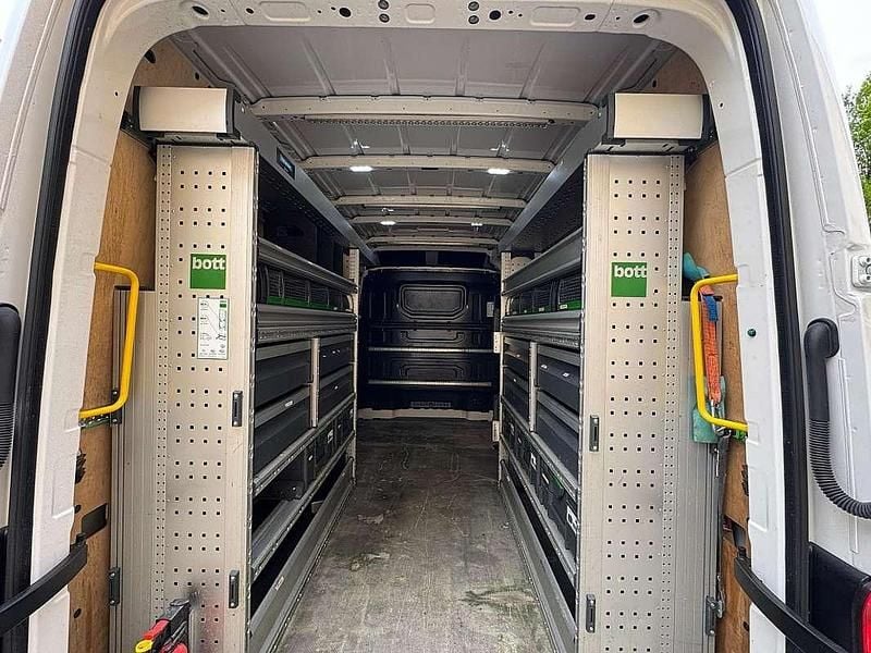 Gebraucht VW Crafter Trendline 140 PS (102 kW) 2020 Weiß Van