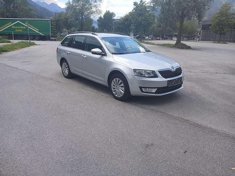 Silber Gebraucht 2016 Skoda Octavia Ambition Kombi | € 13.000 (Fairer Preis) - Bild 1/4