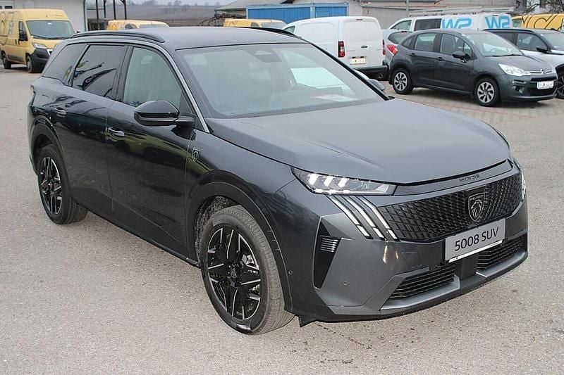 Neu Peugeot 5008 136 PS (100 kW) 2025 Grau SUV