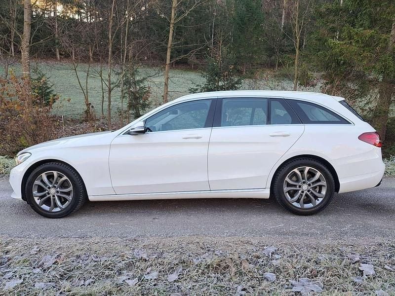 Gebraucht Mercedes C220 Avantgarde 170 PS (125 kW) 2015 Weiß Kombi