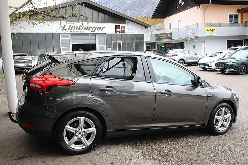 Gebraucht Ford Focus Trend 101 PS (74 kW) 2018 Grau Limousine