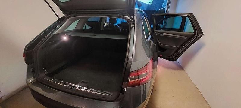 Gebraucht Skoda Superb Ambition 190 PS (139 kW) 2017 Grau Kombi