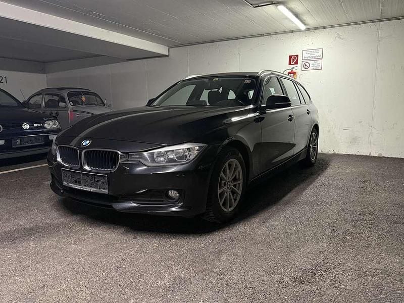 Schwarz Gebraucht 2013 BMW 318 Kombi | € 10.690 (Guter Preis) - Bild 1/4