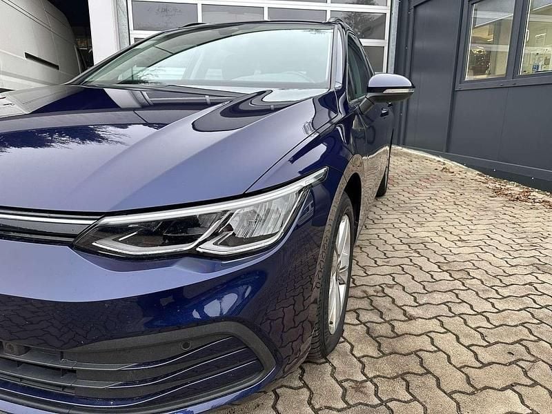 Gebraucht VW Golf VIII Life 150 PS (110 kW) 2023 Blau Kombi