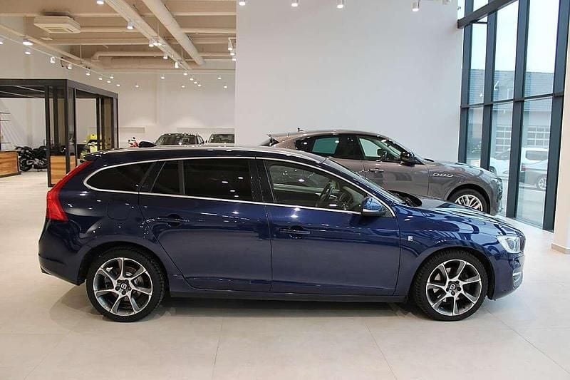 Gebraucht Volvo V60 Ocean Race 181 PS (133 kW) 2015 Blau Kombi
