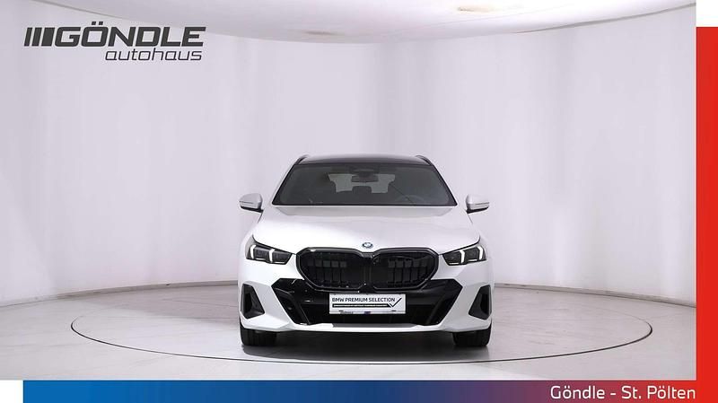 Gebraucht BMW 550e Shadowline 313 PS (230 kW) 2025 Weiß Kombi