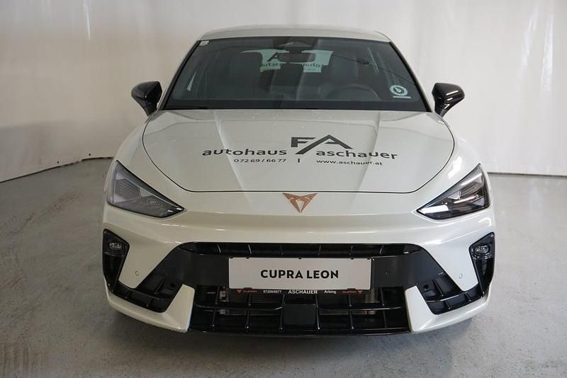 Neu Cupra Leon 150 PS (110 kW) 2026 Hellgrau  metallic