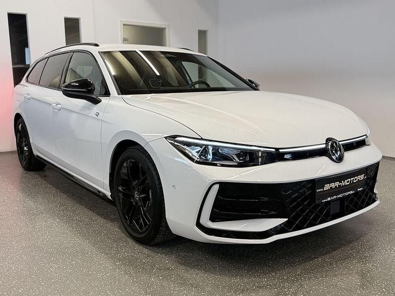 Gebraucht VW Passat R-line 193 PS (141 kW) 2025 Weiß Kombi