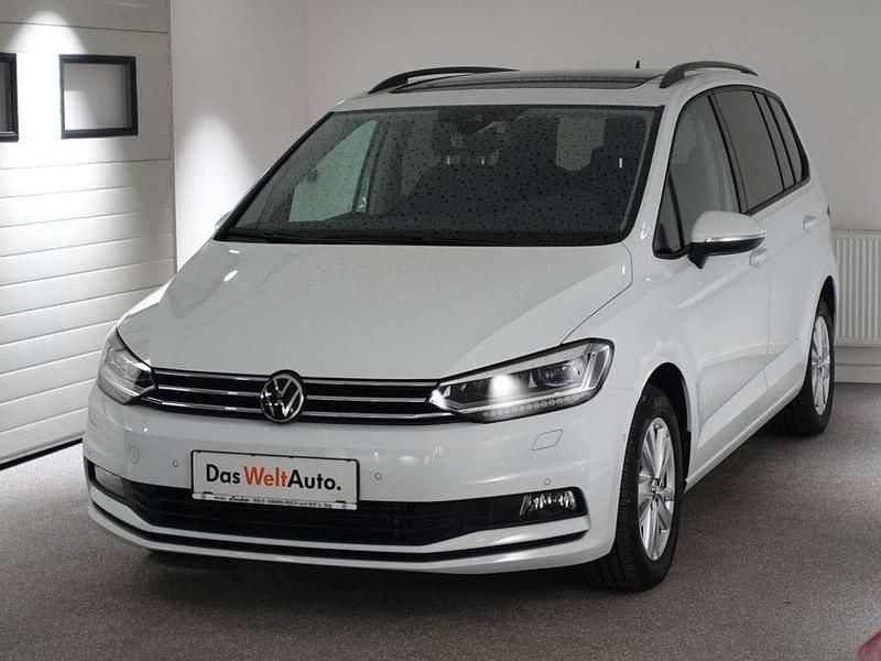 Gebraucht VW Touran Comfortline 150 PS (110 kW) 2022 Weiß Van / Kleinbus