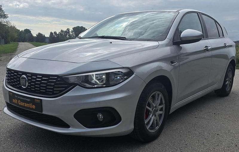 Silber Gebraucht 2017 Fiat Tipo Pop Limousine | € 8.990 (Fairer Preis) - Bild 1/4