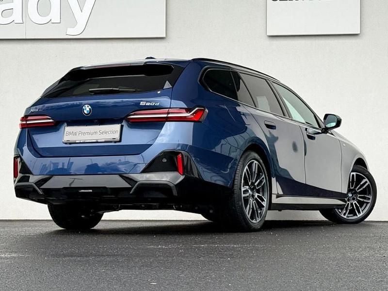 Gebraucht BMW 520 Shadowline 197 PS (144 kW) 2025 Phytonicblau Kombi