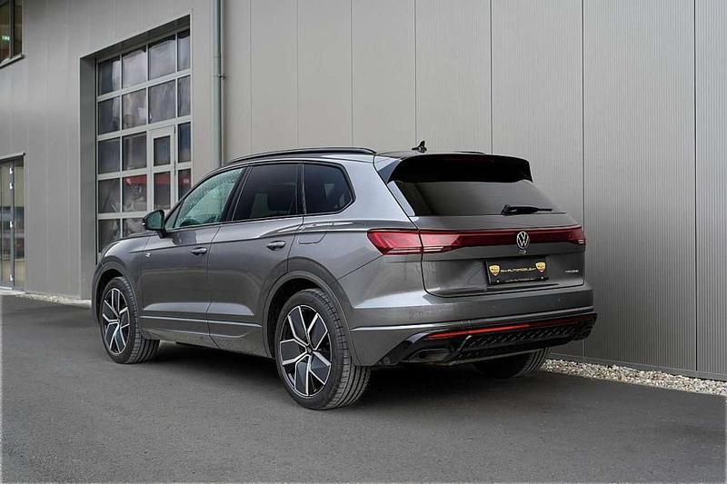Neu VW Touareg R 340 PS (250 kW) 2025 Grau SUV